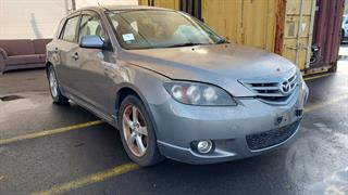 2004 Mazda Axela Hatch Photo