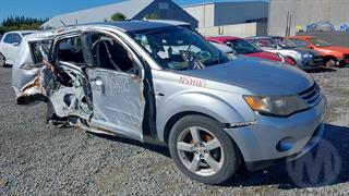 2005 Mitsubishi Outlander Station Wagon Photo