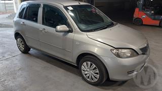 2004 Mazda Demio Hatch Photo