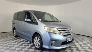 2013 Nissan Serena 5D Station Wagon Photo